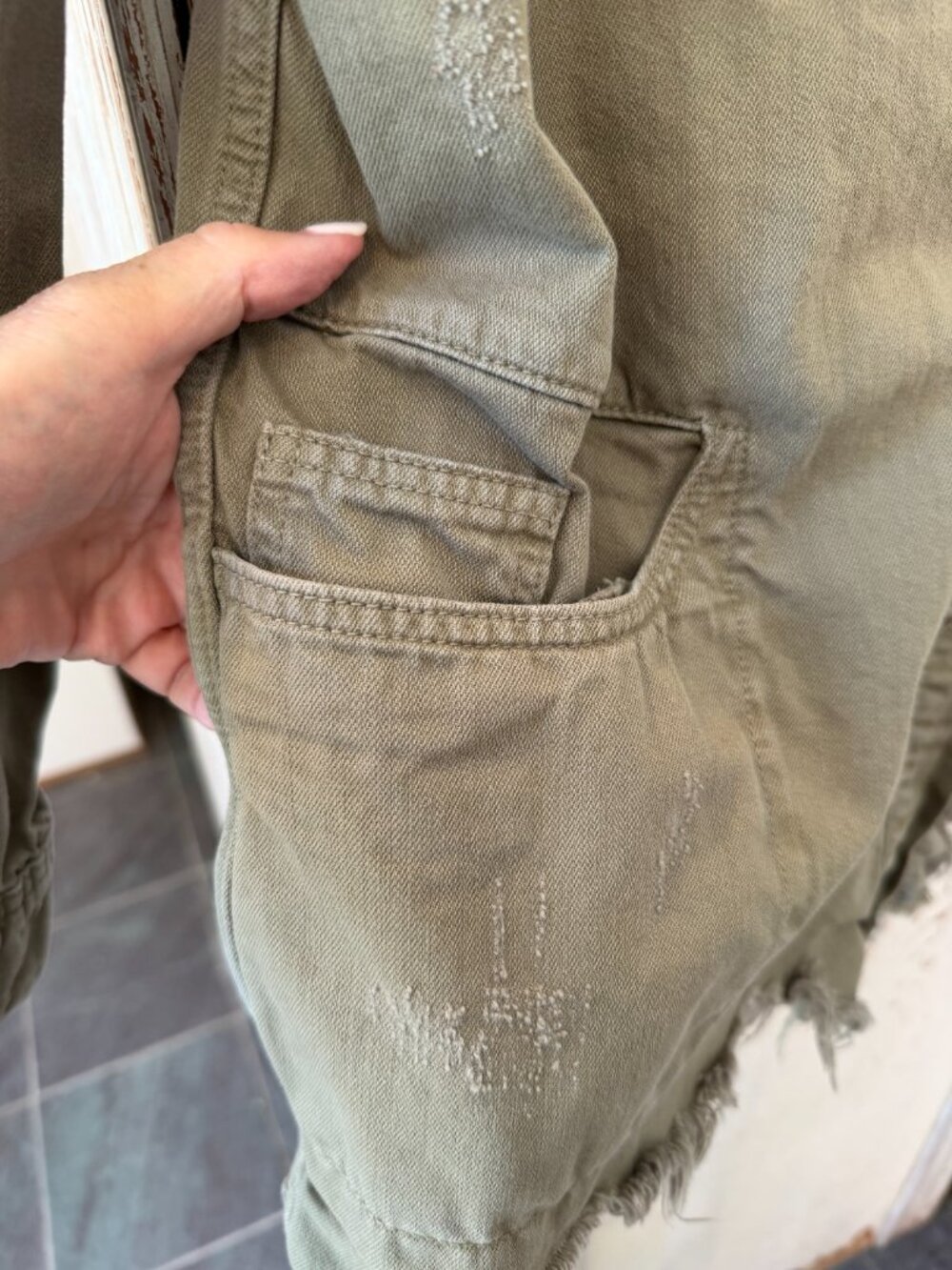 FREE PEOPLE MOONCHILD ARMY GREEN UTILITY SHACKET - Picture 9 of 10